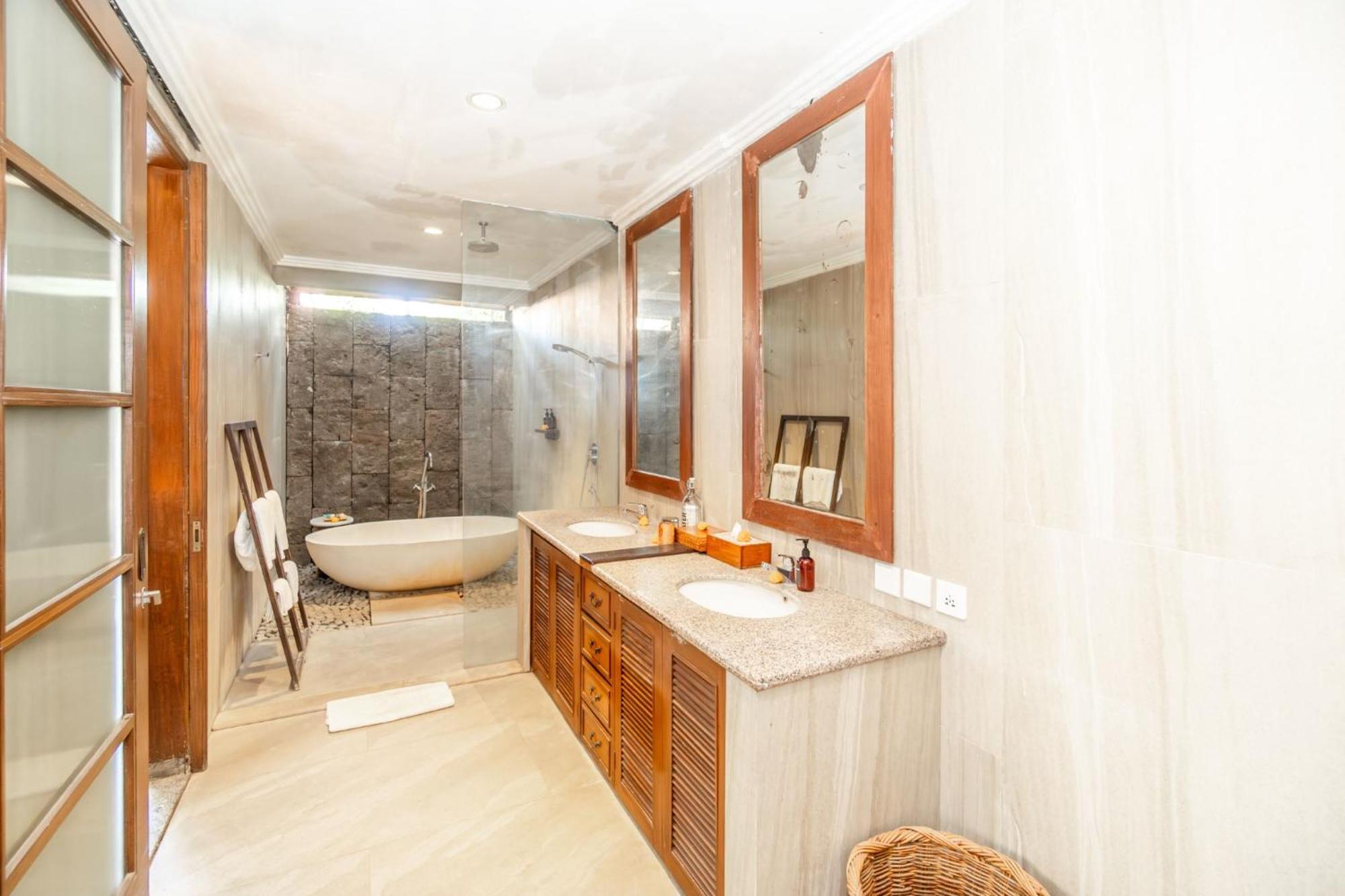 Kecapi Villa Seminyak By Ini Vie Hospitality Exterior photo