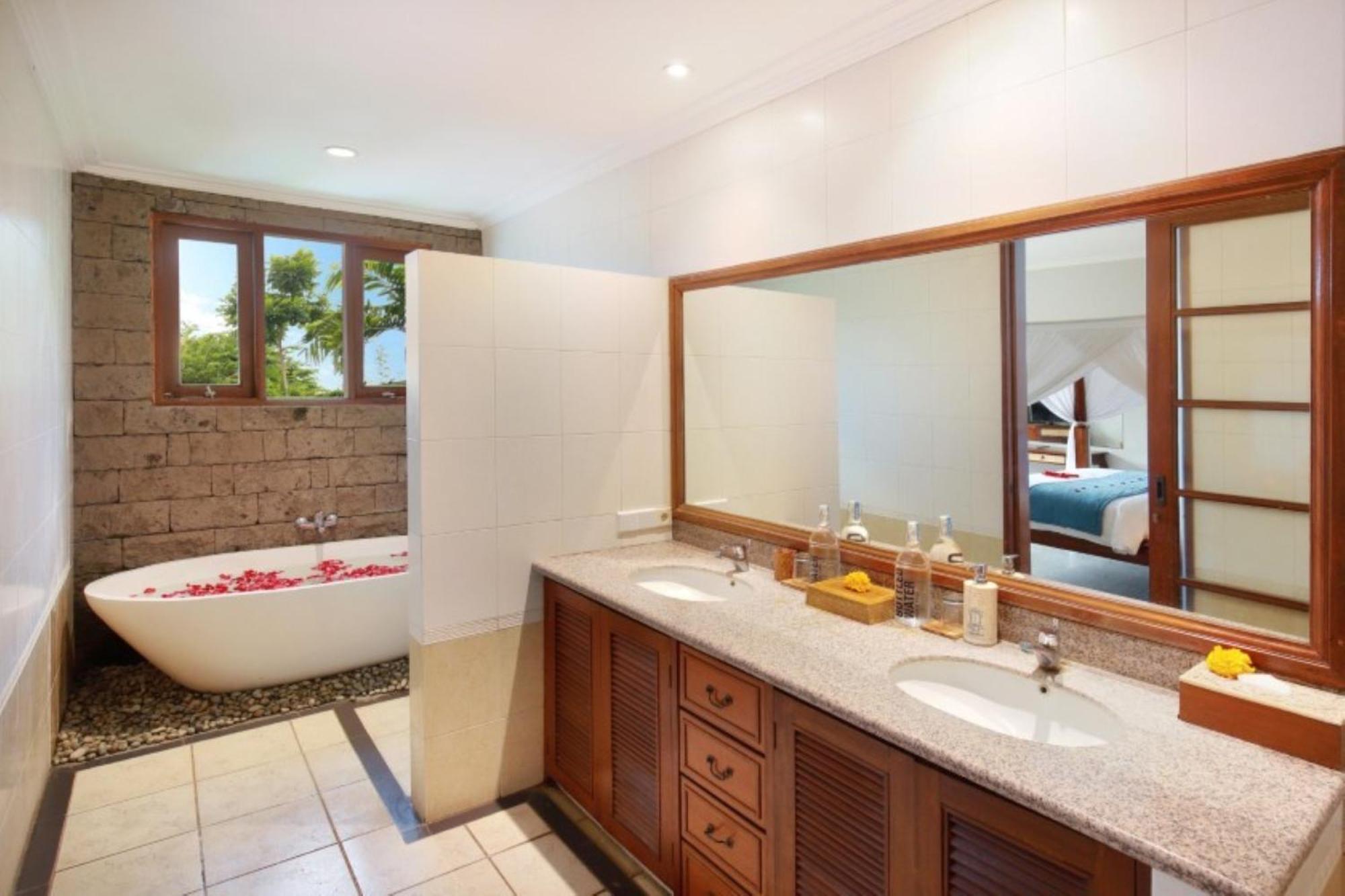 Kecapi Villa Seminyak By Ini Vie Hospitality Exterior photo